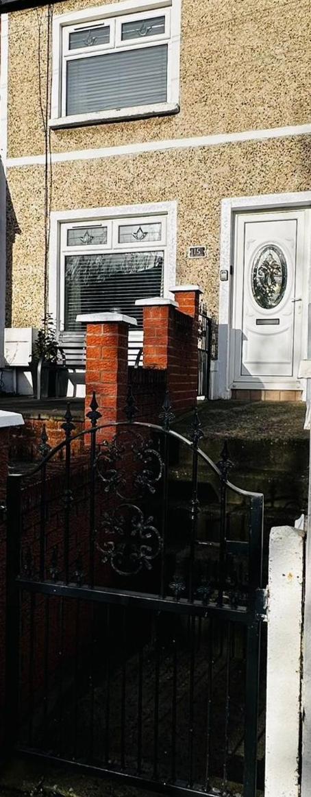 Gaeltacht Quarter Cosy Home Belfast Bagian luar foto